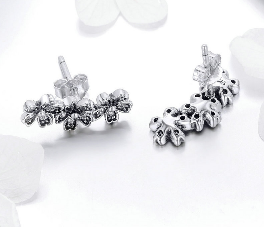 Korean Version Of Simple Daisy Earrings S925 Sterling Silver Inlaid Zircon Womens Earrings Factory Direct Sales Sce419