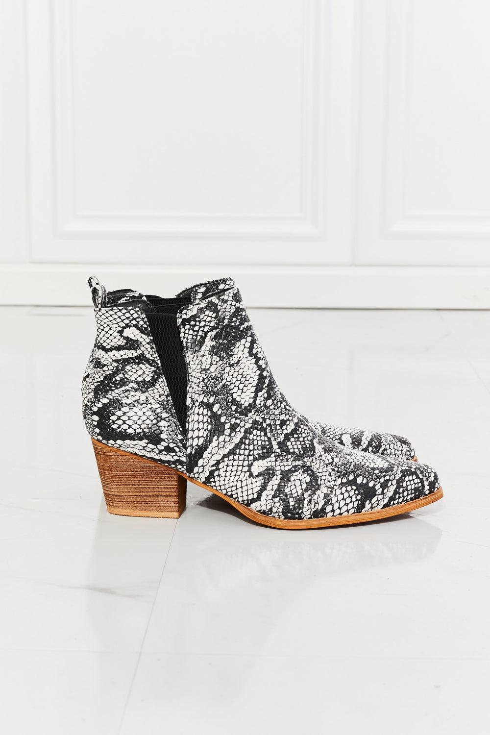 MMShoes Back At It Point Toe Bootie in Snakeskin - Glamorous Boutique USA L.L.C.
